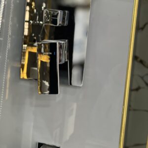 Canceeled shower body porta